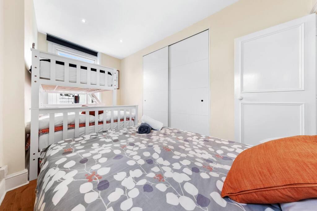 Spacious Sleep 11 With Terrace In Earls Court Ec99 Лондон Екстериор снимка