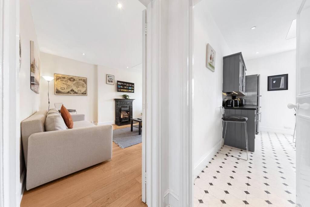 Spacious Sleep 11 With Terrace In Earls Court Ec99 Лондон Екстериор снимка