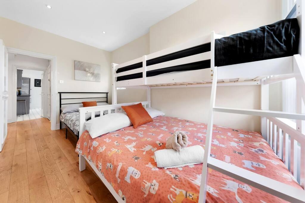 Spacious Sleep 11 With Terrace In Earls Court Ec99 Лондон Екстериор снимка