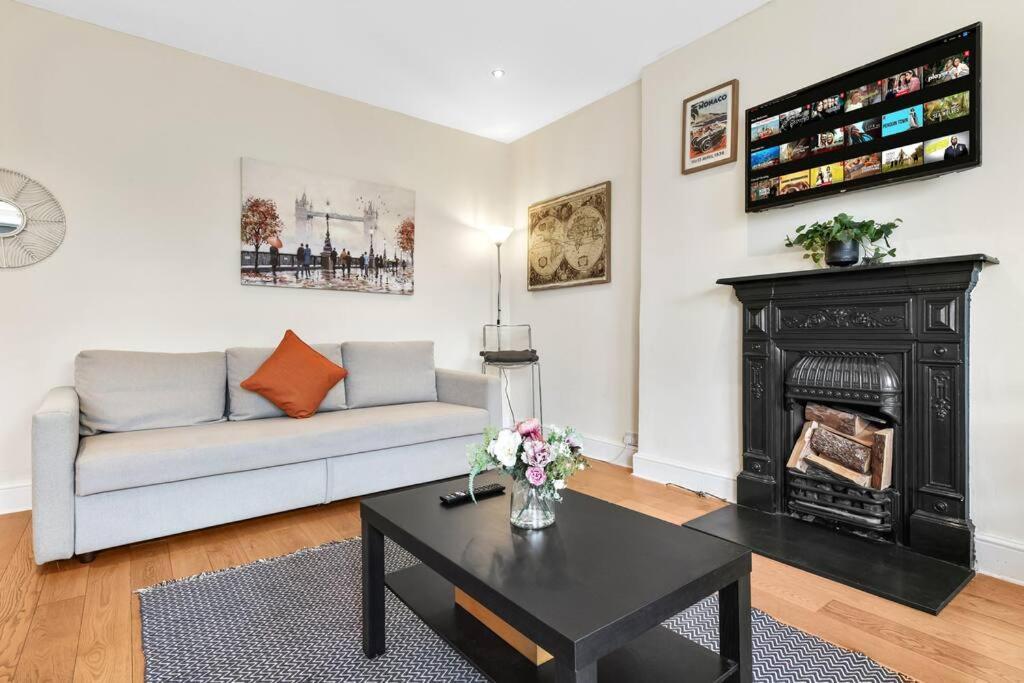 Spacious Sleep 11 With Terrace In Earls Court Ec99 Лондон Екстериор снимка