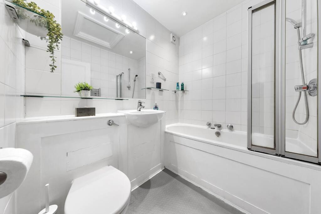 Spacious Sleep 11 With Terrace In Earls Court Ec99 Лондон Екстериор снимка