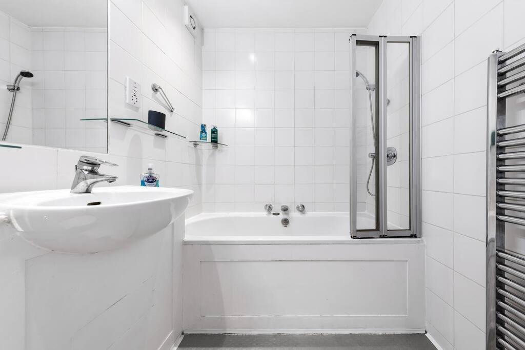 Spacious Sleep 11 With Terrace In Earls Court Ec99 Лондон Екстериор снимка