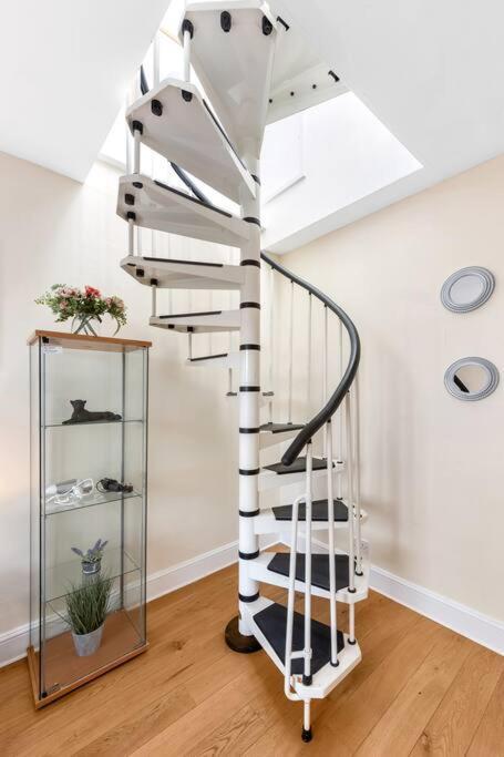 Spacious Sleep 11 With Terrace In Earls Court Ec99 Лондон Екстериор снимка