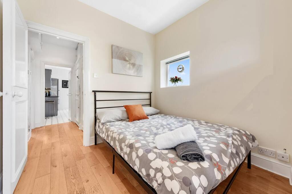 Spacious Sleep 11 With Terrace In Earls Court Ec99 Лондон Екстериор снимка